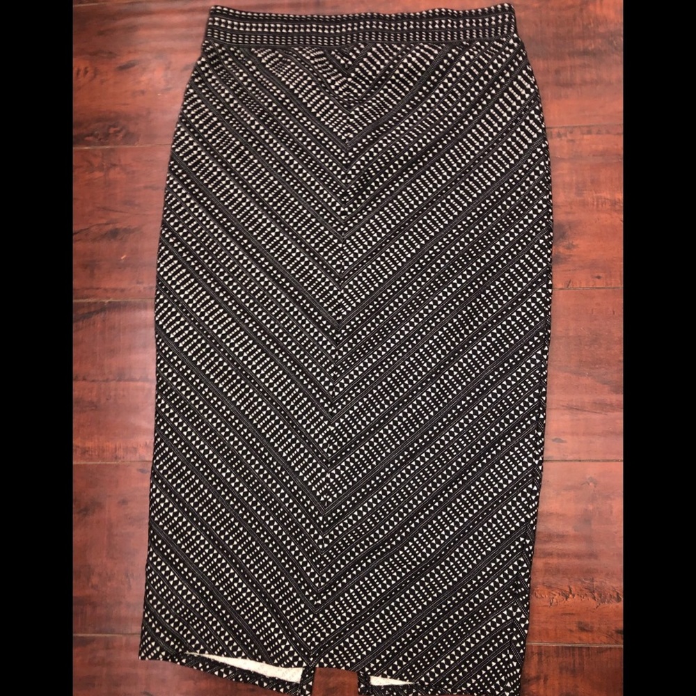 BLACK & CREAM DETAILED SKIRT FROM SILENCE + NOISE